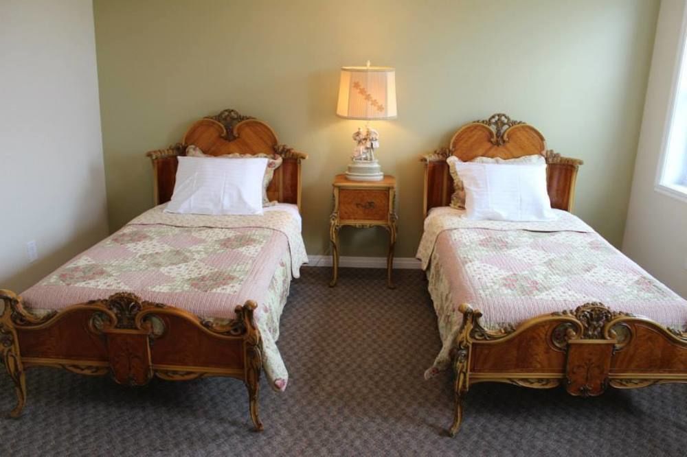 Honeycomb Bed & Breakfast Onanole Exterior photo