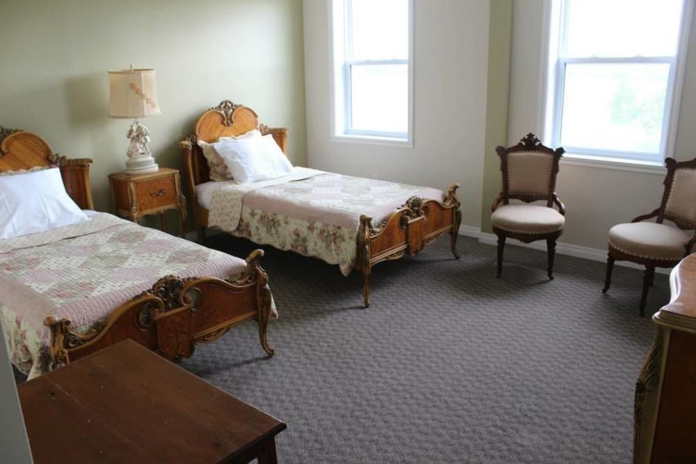 Honeycomb Bed & Breakfast Onanole Exterior photo