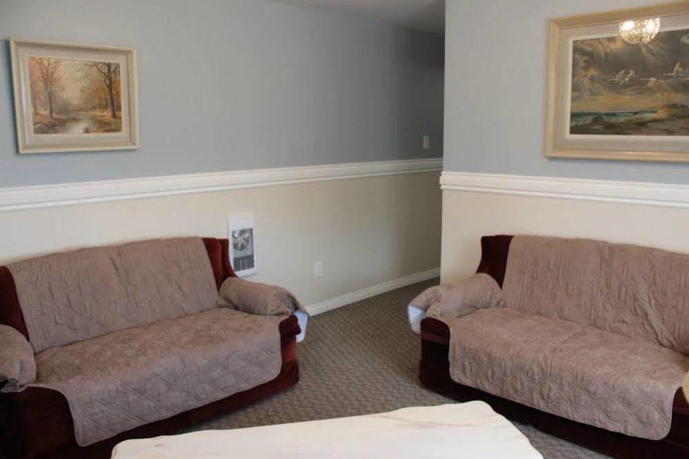 Honeycomb Bed & Breakfast Onanole Exterior photo