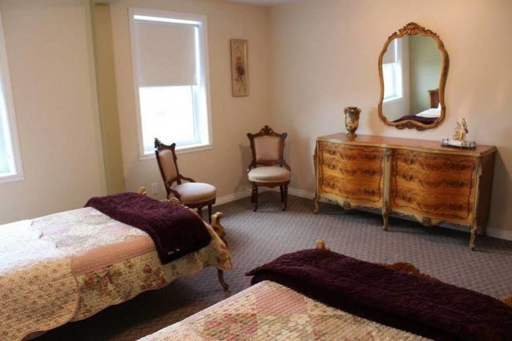 Honeycomb Bed & Breakfast Onanole Exterior photo